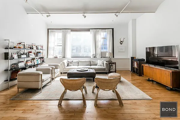 Rented by Bond New York | media 23