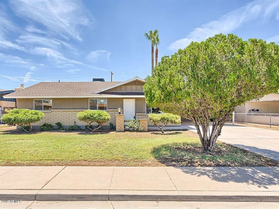 1st image of 457 E 10th Pl