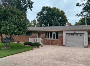 708 Arlann Dr, Pekin, IL 61554