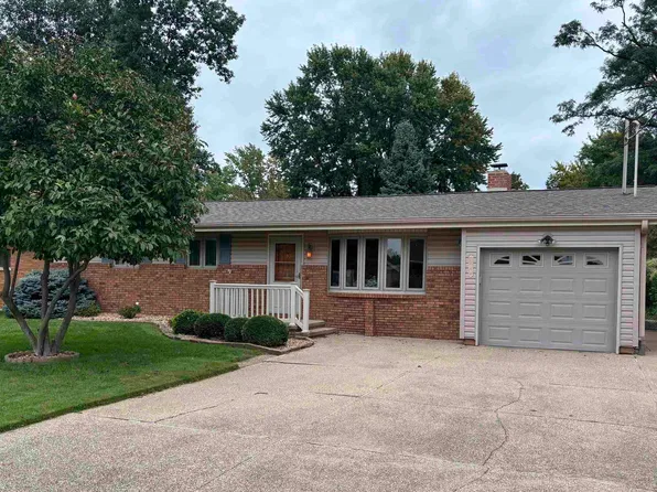 708 Arlann Dr, Pekin, IL 61554