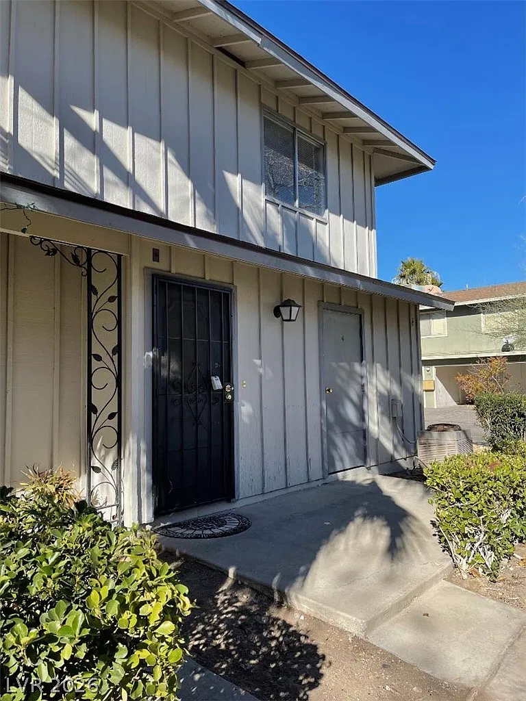 1 bed, 1.0 bath, 792 sqft, $1,350 — Photo 2
