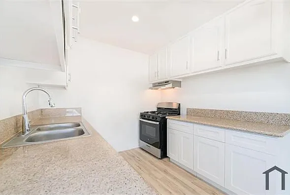 13406 S Vermont Ave #6 — Photo 3