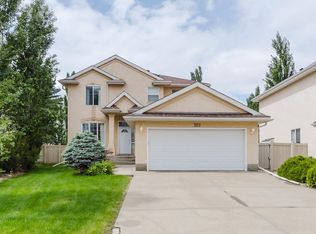 322 Livingstone Ct NW, Edmonton, AB T6R2T1