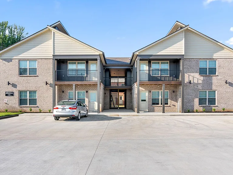 2824 US Highway 41 — Photo 1