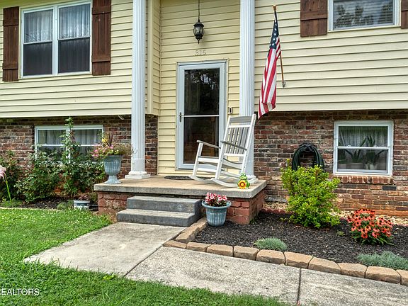 3rd image of 315 Arbor Dr