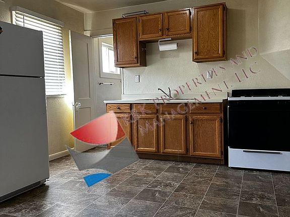 3rd image of 515 Ross Ave #1/2
