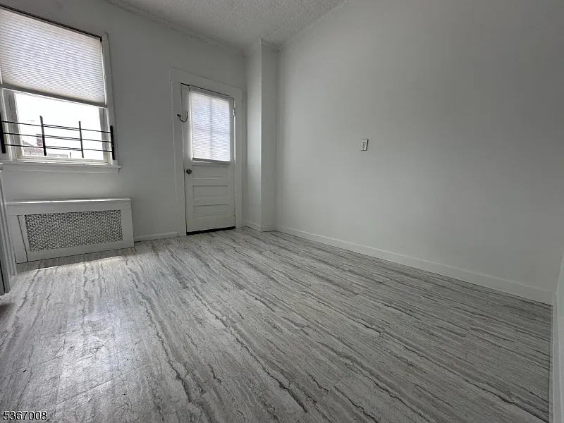 3 bed, 1.0 bath, $2,495 — Photo 4