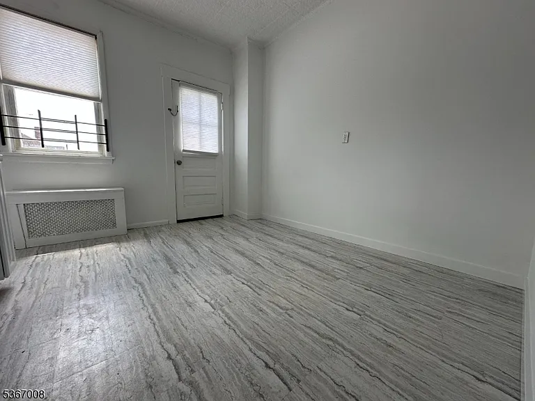 526 Valley Brook Ave — Photo 4