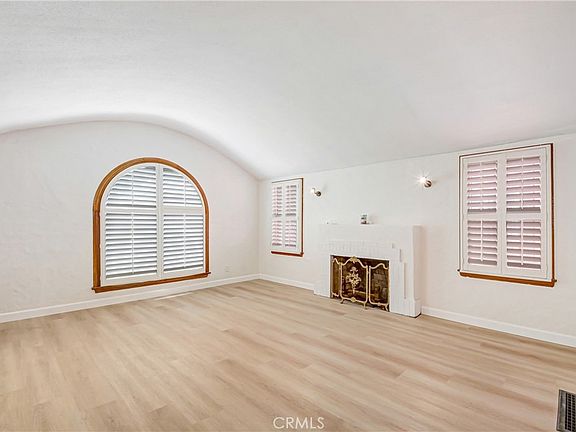 4th image of 7422 Brighton Ave