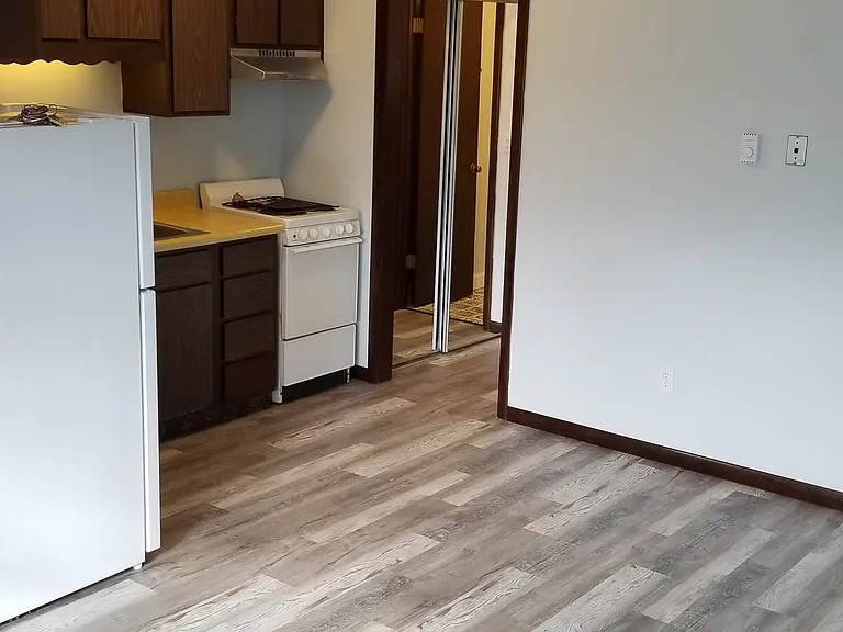 615 Lincoln St #F — Photo 2