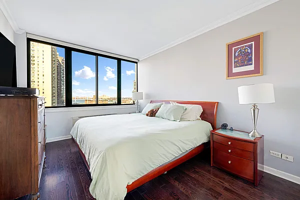 Rented by Compass | media 24