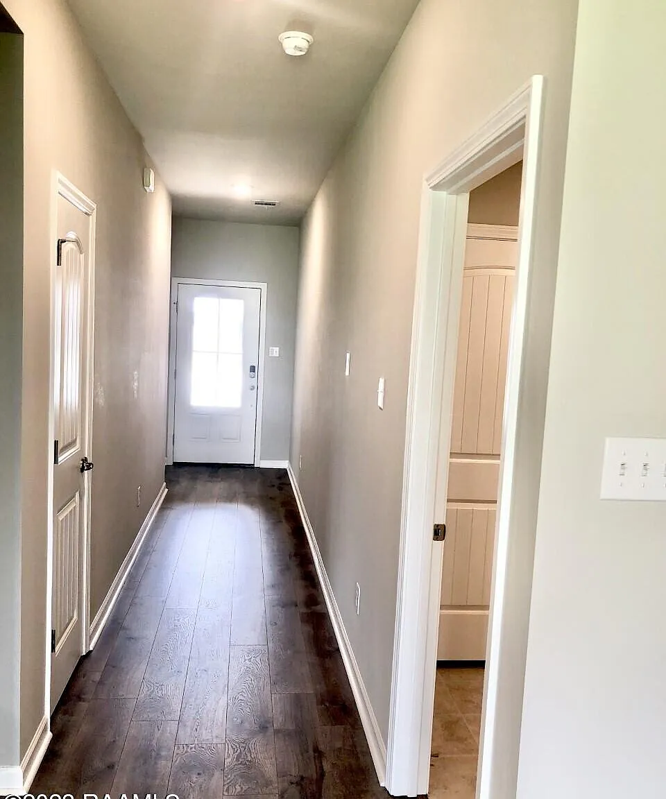 4 bed, 1704 sqft, $2,000 — Photo 2