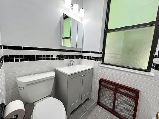 Rented by Oxford Property Group | media 8