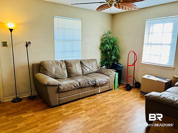 3rd image of 5925 Dixie Ln