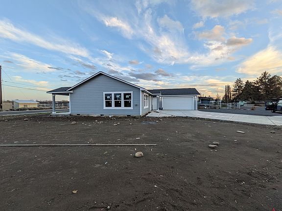 2nd image of 530 Fairchild Loop NE