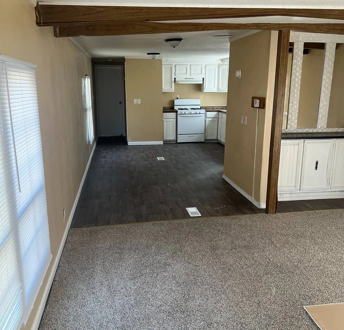 200 E Zora St — Photo 2
