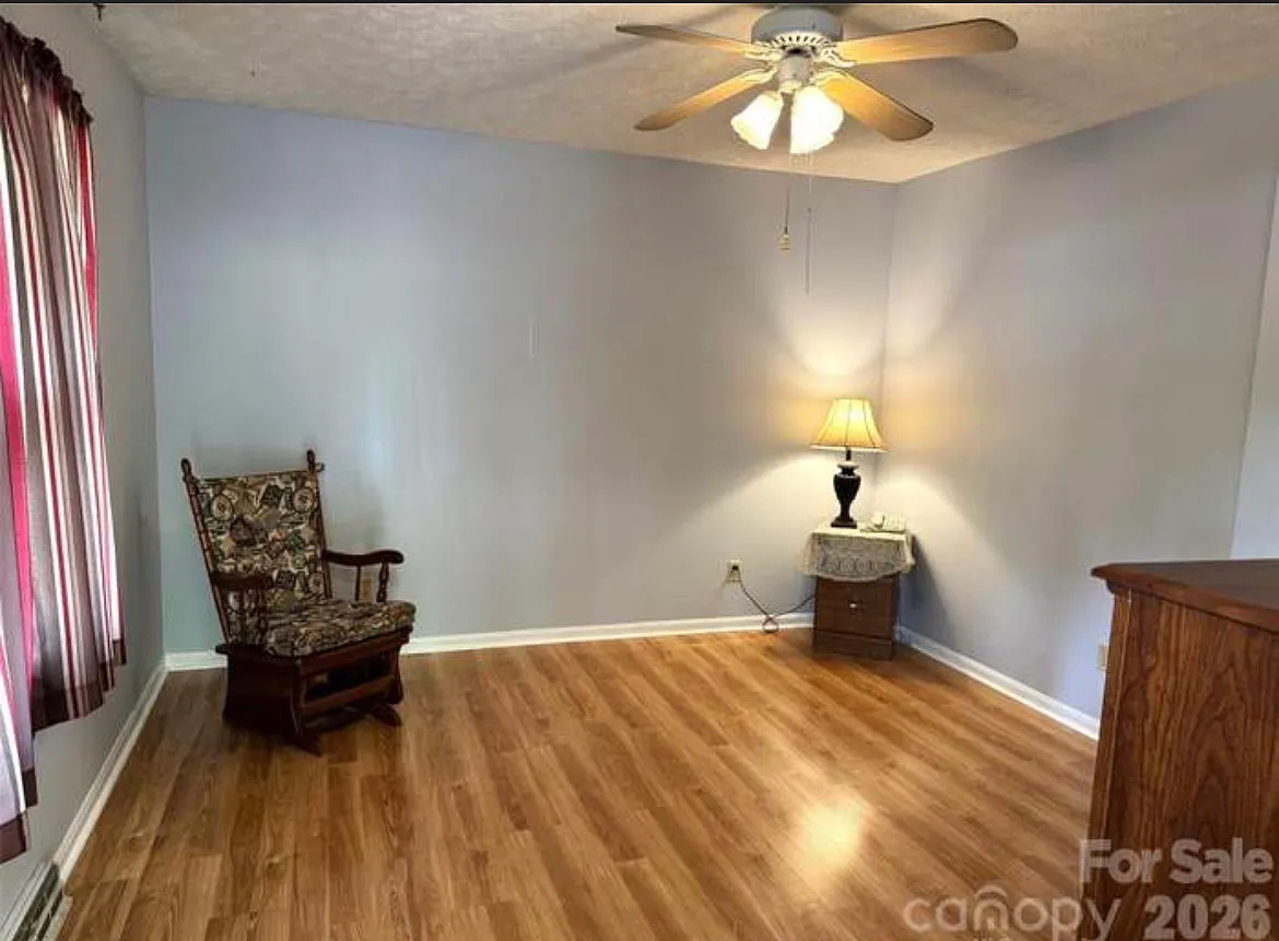 3 bed, 1.5 bath, 2175 sqft, $1,634 — Photo 3