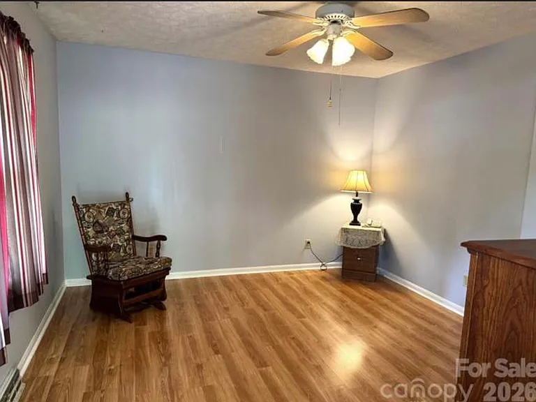 530 Burlington St — Photo 3