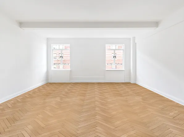 140 Riverside Drive image 9 of 12