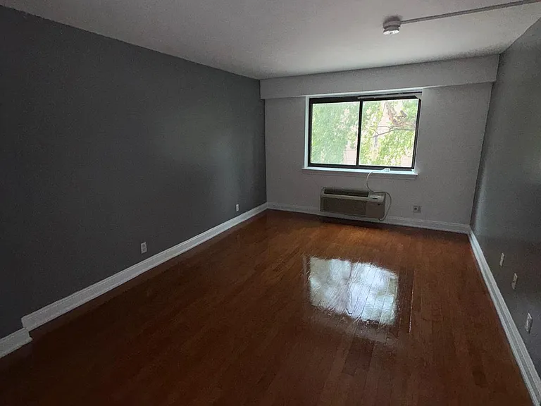 60 Parkway Dr E #2DD — Photo 2