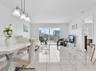 Le Frontenac, Sunny Isles Beach, FL 33160