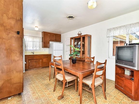 4th image of 6751 Santa Catalina Ave