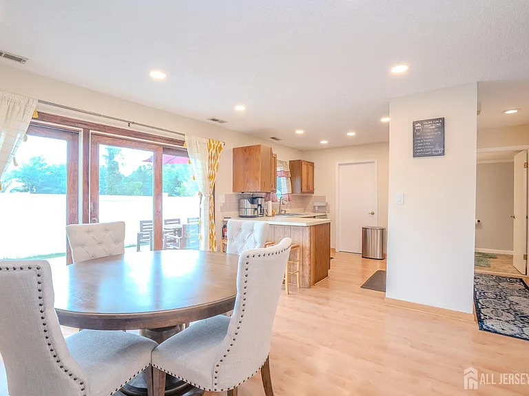63 Carlisle Ct — Photo 16
