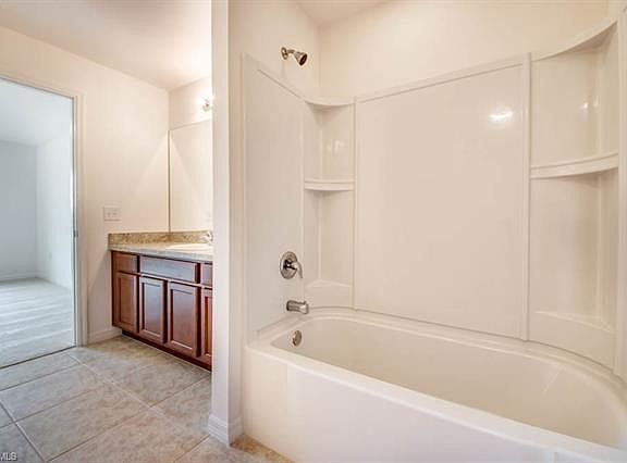 4th image of 157 Shadow Lakes Dr