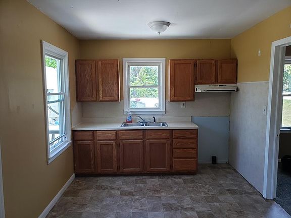 3rd image of 4300 North St