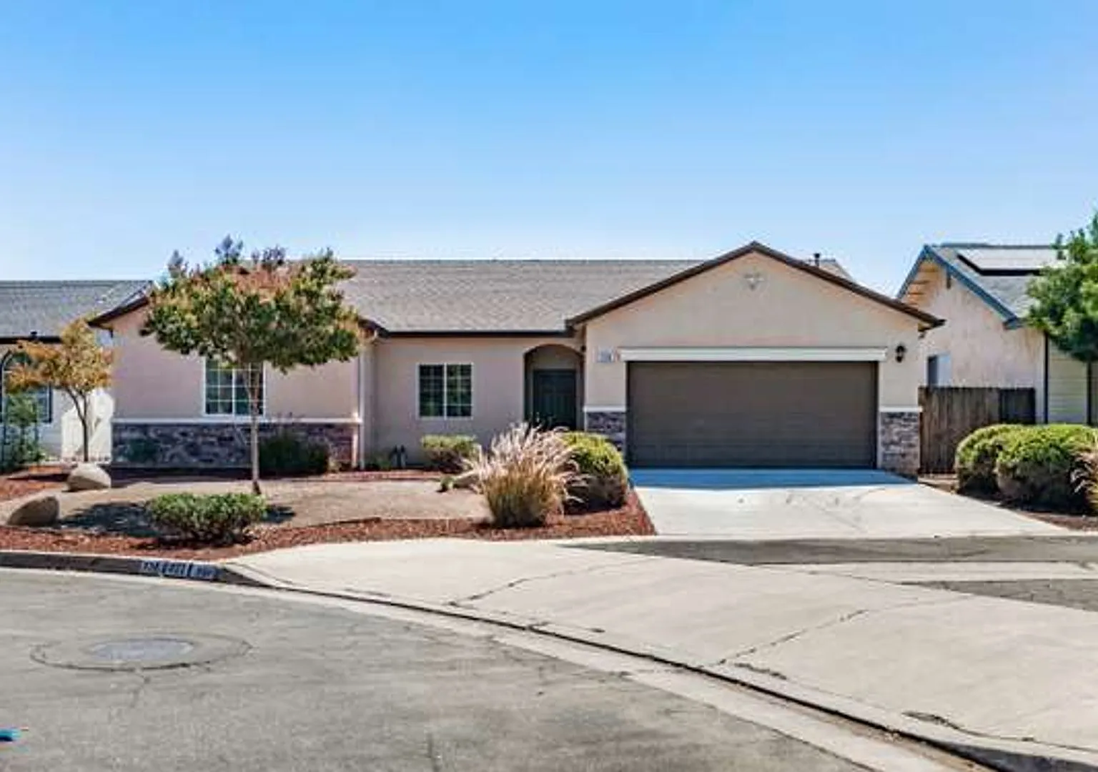 Four bedroom/2-bath home with 2-car garage — Photo 1