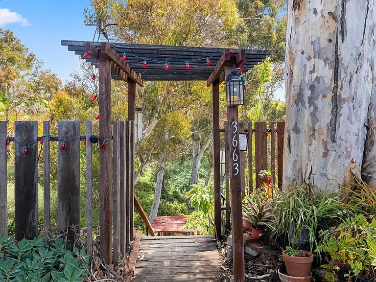 Entry Arbor
