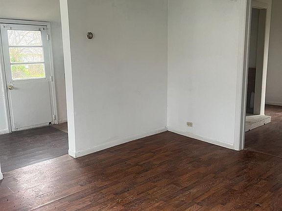 4th image of 300 Blair Ave