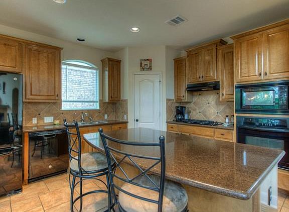 4th image of 2621 Ravenwood Dr
