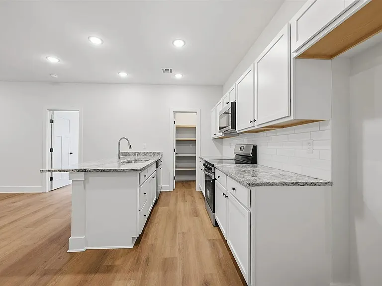 119 N Mendocino Ct — Photo 9