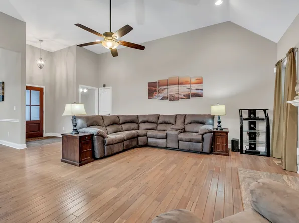 3006 Gracie Ann Dr, Greenbrier, TN 37073