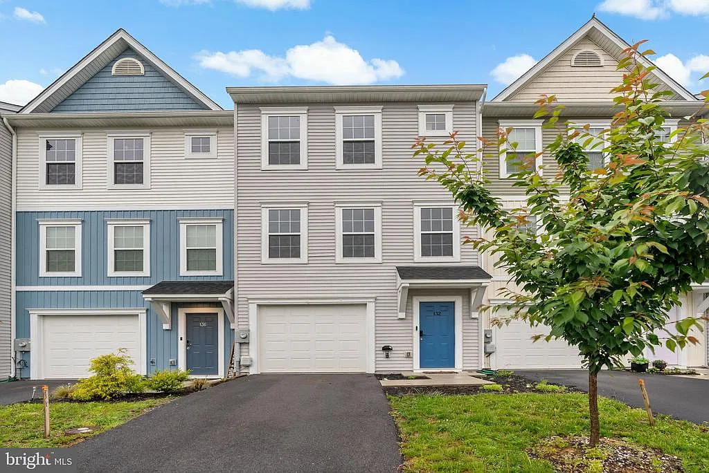 3 bed, 2.5 bath, 1794 sqft, $1,850 — Photo 1