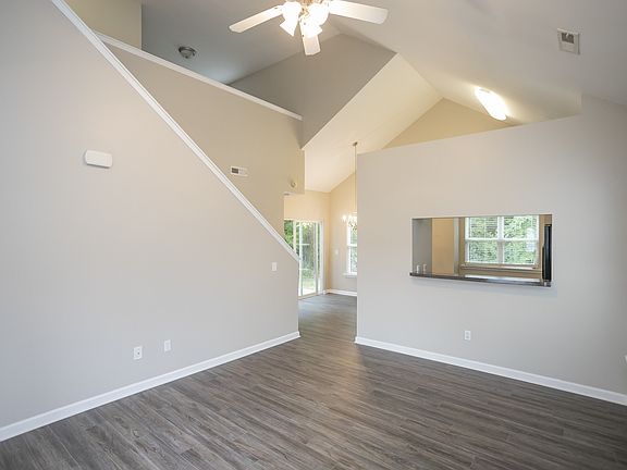 3rd image of 644 E Vailview Ct
