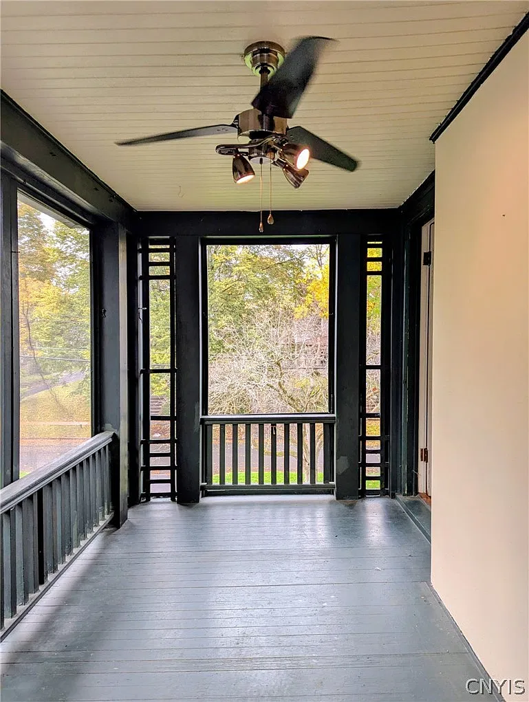 3 bed, 1.0 bath, 4551 sqft, $1,550 — Photo 2