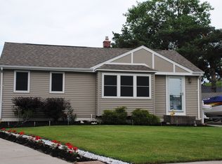 21 Ermann Dr, Buffalo, NY 14217