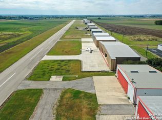 191 Beechcraft Ln, Seguin, TX 78155