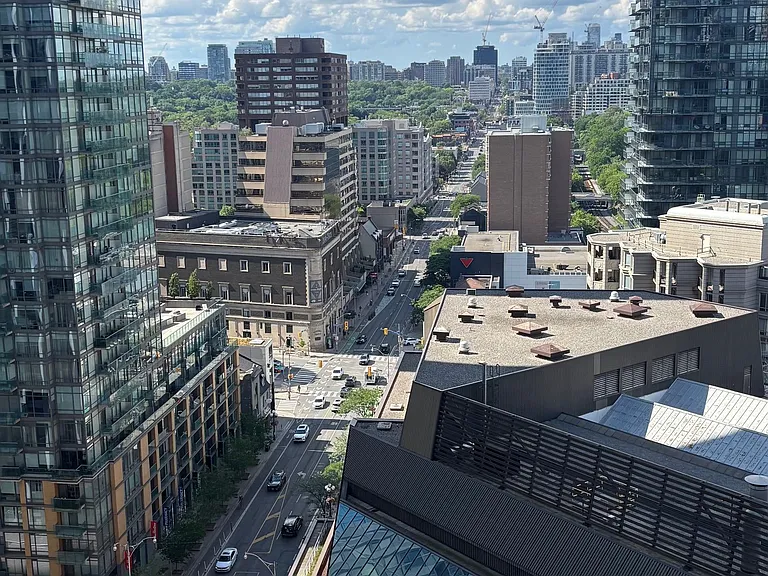 771 Yonge St #2105 — Photo 5