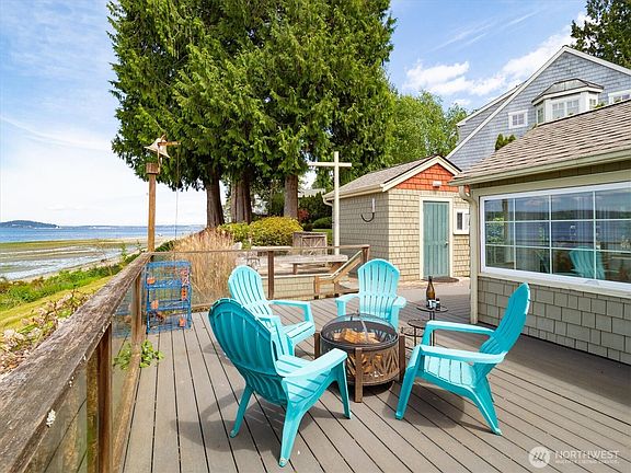 4th image of 29631 Beach Drive NE