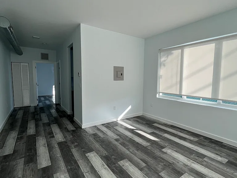 1818 SW 22nd Ave #2 — Photo 2