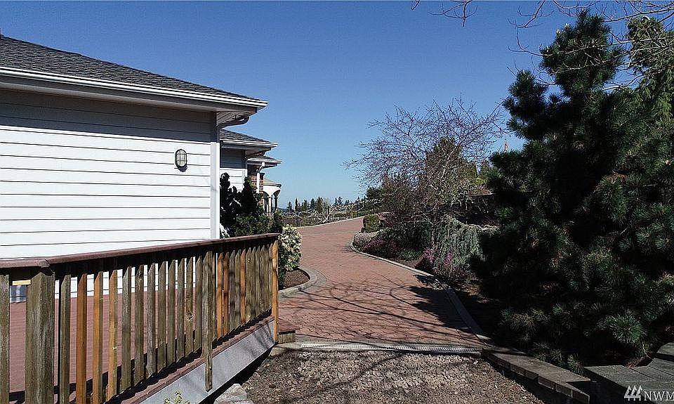 Upper paved area