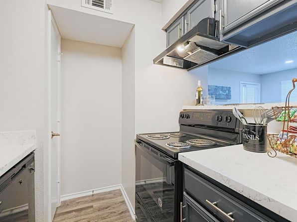 6001 Oakland Hills Dr #159