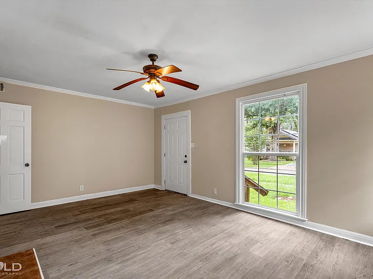 2623 Dillard St — Photo 5
