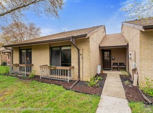 6 Dickinson Ct, Red Bank, NJ 07701