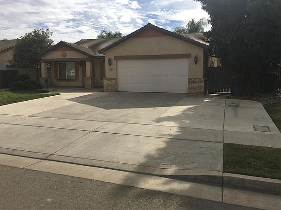 4th image of 3927 E Oak Ave