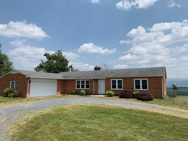 51 Hillcrest View Rd — Photo 2