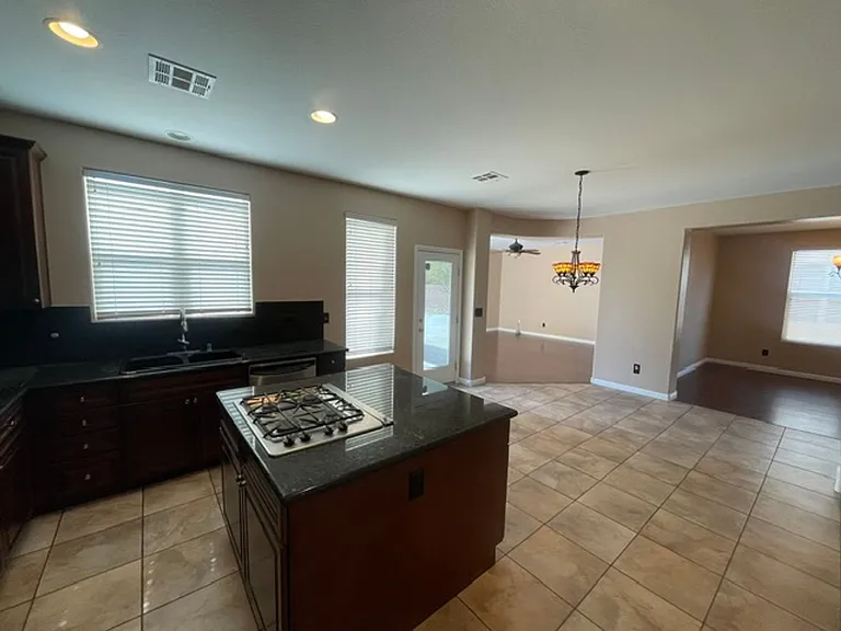 5645 Breckenridge St — Photo 12